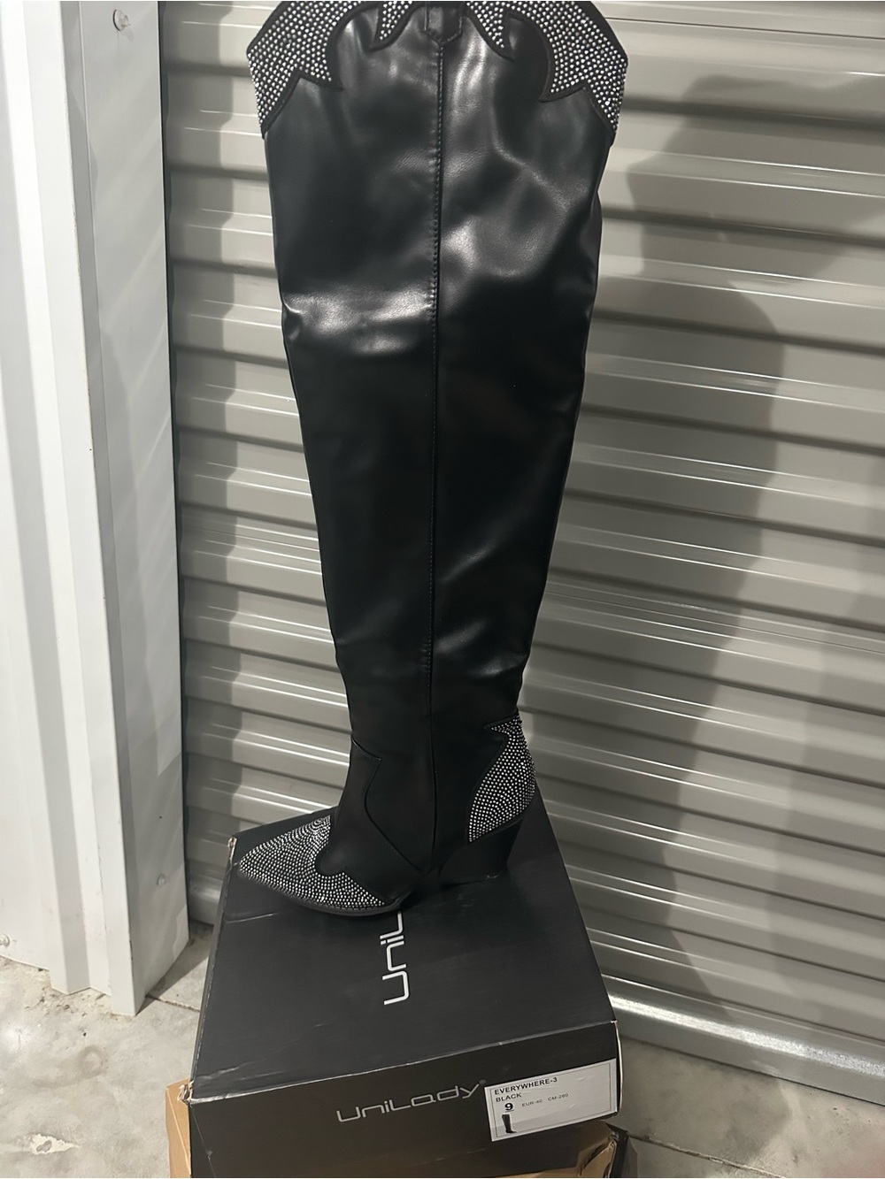 Black Knee-High Fashion Boots with Sparkle Trim